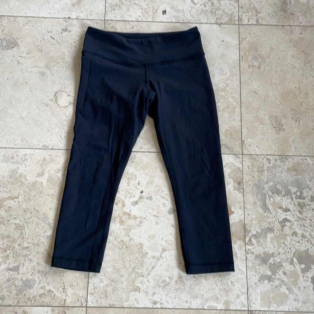 Lululemon crop leggings.